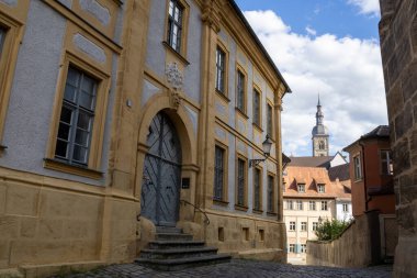 Ortaçağ sokakları, barok binaları, nehir manzarası ve ikonik Avrupa seyahat merkezi atmosferiyle tarihi Bamberg, Bavyera, Almanya, UNESCO Dünya Mirası kenti.