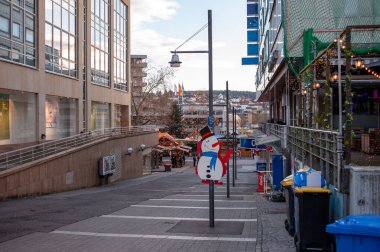 Pforzheim, Almanya Dezember Caddesi kaldırım inşaatı için bariyerler ve iskelelerle kapatıldı,