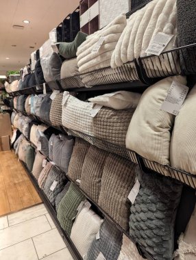 Pforzheim Almanya 25 Şubat 2026 Tarafsız Atış ve Yumuşak örgü ve iç mekan stilisti Palette dokunmuş dokuma