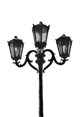 Beyaz bir arka plan üzerinde izole antika sokak lâmbası direği fener