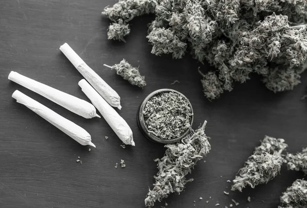 Fleurs Joint Désherbage Broyeur Cannabis Concassé — Photo