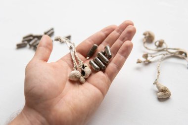 Psikedelik mikrodoz. Sihirli mantar. Mikro doz Dry Psilocybe cubensis. fiziksel enerji ilaçları