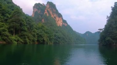  Yeşil Nehir Vadisi Tepeleri