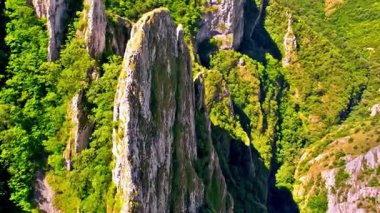 Dramatik Dağ Uçurumlarının Hava Görünümü