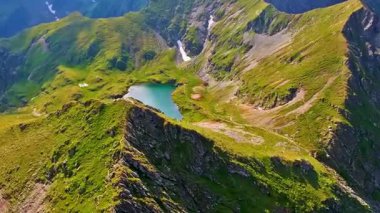 Rocky Peaks ile Turkuaz Dağ Gölü