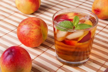 şeftalili buzlu çay ve nane