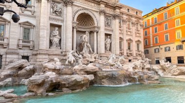Roma. İtalya. 16.03.2026 Roma 'da barok heykeller ve akan suyla ünlü trevi çeşmesi, tarihi mimarisi ve turkuaz havuzlu ikonik seyahat noktası