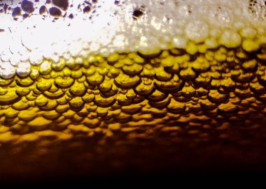 Kitaptaki kırmızı kalemi kapat