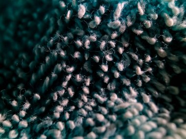 Dokusunu gösteren mavi havlunun yakın plan görüntüsü.. 