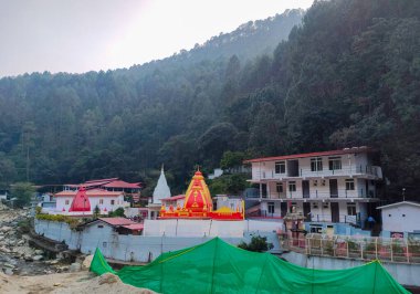 Kainchi Dham ashram Uttarakhand tepelerinde ruhani bir geri çekilme. 03 Kasım 2025