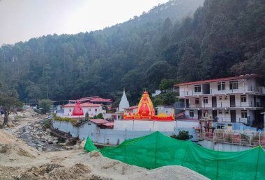 Kainchi Dham ashram Uttarakhand tepelerinde ruhani bir geri çekilme. 03 Kasım 2025