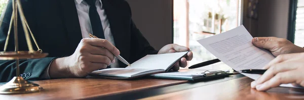 Business Lawyer Currently Counseling Client Trial Lawyer Office — Stock Photo, Image