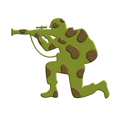 Tüfeği ve silahı olan yeşil ve kahverengi bir kamuflaj askeri..