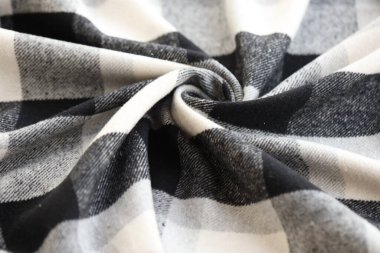 Siyah kareli peçete havlusu izole edilmiş, mutfak peçetesi siyah. Yiyecek temizliği ya da dekor