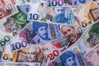 Gürcü lari 'nin para faturaları masaya yığıldı. GEL 'in Georgia' daki banknotlarını kapatın. Gürcistan 'da iş, ekonomi ve yatırım kavramı.