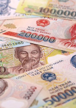 Vietnam dong para faturaları masaya yığılır. VND para biriminin Vietnam banknotları. Vietnam 'da iş, ekonomi ve yatırım kavramı.