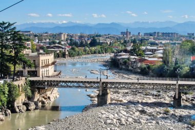Beyaz Kutaisi Bridge'de