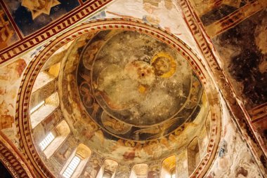 Manastır duvarlarında duvar resmi