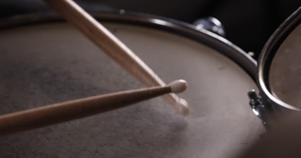 Nahaufnahme Von Nylontrommeln Auf Einem Snare Drum Head — Stockvideo