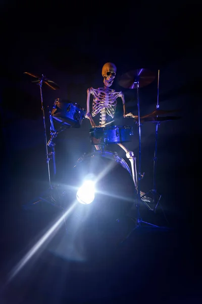 Osseux Squelette Homme Jouer Tambour Kit Avec Éclat Lumineux Partir — Photo