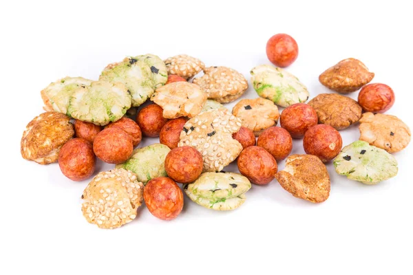 Hromada Zelené Červené Oranžové Orientální Snack Mix Izolované Přes Bílou — Stock fotografie