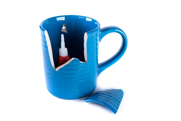 Tubo Pegamento Sentado Dentro Una Taza Azul Rota — Foto de Stock