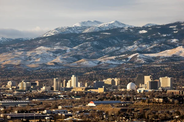 Reno Nevada Amanecer Invierno Con Nieve Las Montañas — Foto de Stock