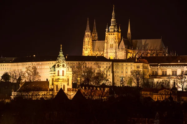 Gece görünümü veya Praha Kalesi