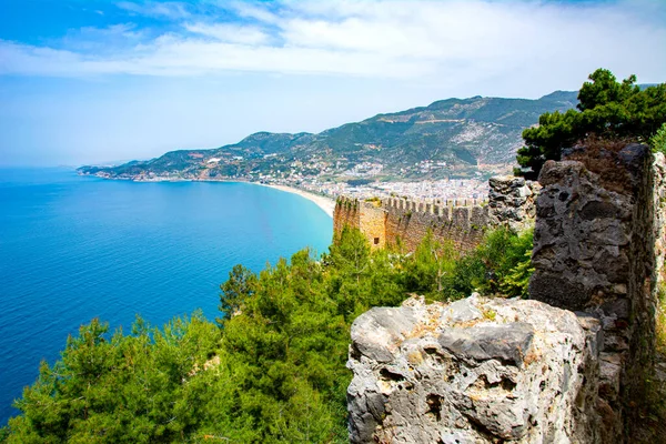 Belas Vistas Cidade Alanya Cima Uma Antiga Muralha Defensiva Enterrada — Fotografia de Stock