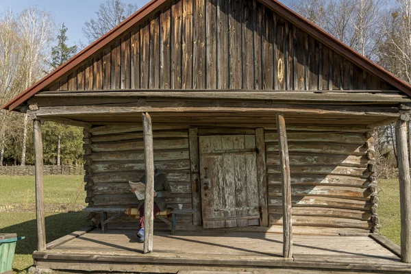 Gammal Bondgård Med Halmtak Byggd Stockar Traditionell Ukrainsk Byggnad — Stockfoto