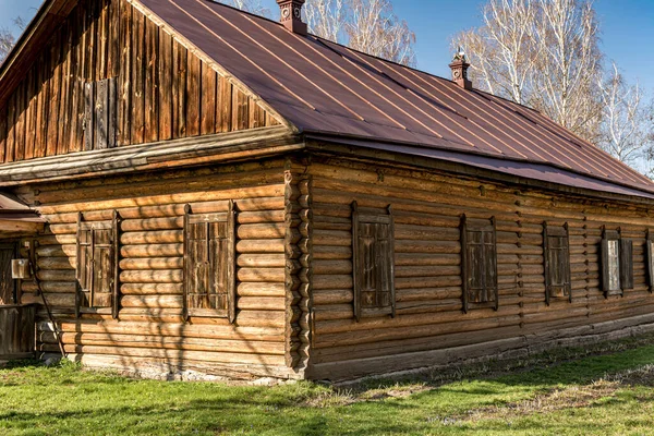 Esquina Una Vieja Casa Pueblo Ucraniano Cayó Troncos Madera Horizontales —  Fotos de Stock