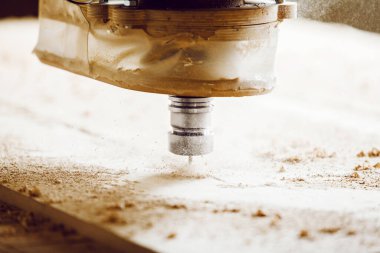 Cnc router 'daki Frazier. Bilgisayar sayısal kontrol makinesi.