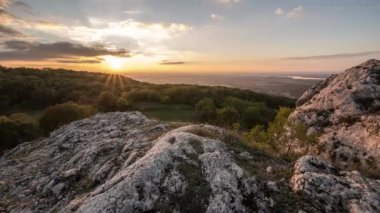 Taşlarla günbatımı timelapse