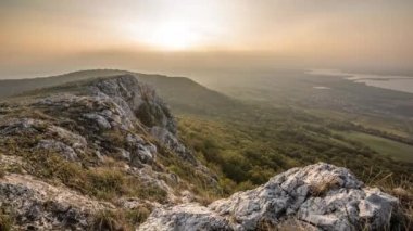 Manzara timelapse taşlarla