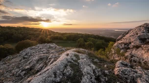 Západ slunce timelapse s kameny — Stock video