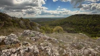 Bulutlar ve güneş ışığı ile Timelapse
