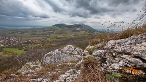 Wietrzny timelapse z szybkie chmury — Wideo stockowe