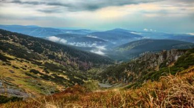 Çek Cumhuriyeti 'nin dağlarının güzel manzarası zaman aşımına uğradı