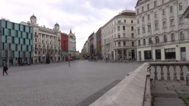 Çek Cumhuriyeti 'nde Coronavirus hastalığı sırasında (Covid-19) Brno şehrinin boş sokakları.