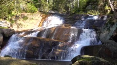 Çek Cumhuriyeti 'nde güzel bir şelale