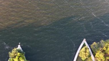 Aqueduct Veluwemeer, Harderwijk yakınlarındaki Veluwe Gölü 'nde..