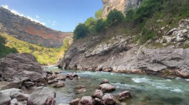Verdon nehri Fransa 'nın Verdon Boğazı' ndan geçen yaz boyunca.