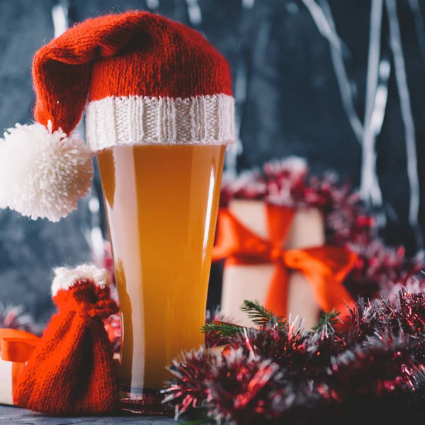 Navidad Año Nuevo Cerveza Sombrero Ambiente Festivo — Foto de Stock