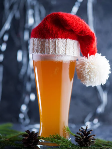 Navidad Año Nuevo Cerveza Sombrero Ambiente Festivo — Foto de Stock