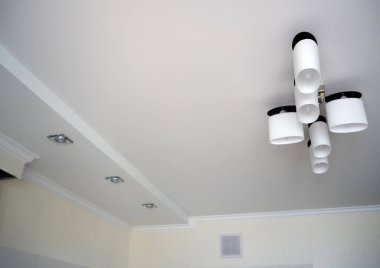 Dairedeki tavan tamiri.