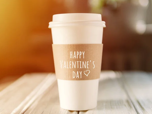 Wünschen Ihnen Einen Schönen Valentinstag Auf Einer Tasse Kaffee Aus — Stockfoto