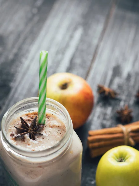 Batido Manzana Vaso Con Canela — Foto de Stock