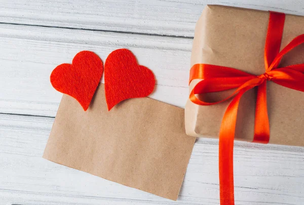 Ansichtkaart Valentijnsdag Naast Een Geschenkdoos — Stockfoto