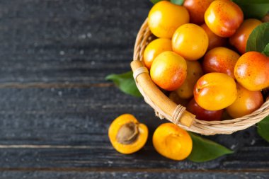 Kopyalama alanı olan kayısılar sepette