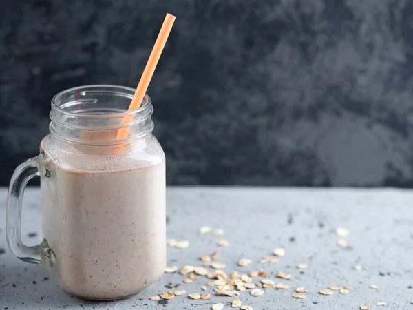 Chocolademelk Smoothie Met Havermout Noten Kaneel Gezond Ontbijt — Stockfoto